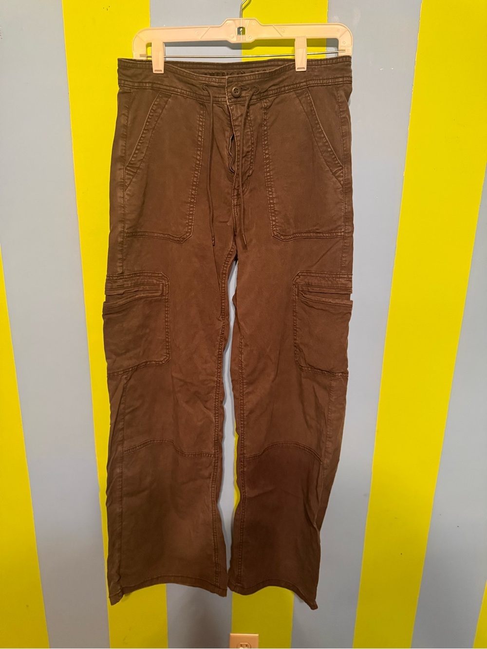 American Eagle Outfitters black Cargo Pants - Utility Pocket Style size 6 reg